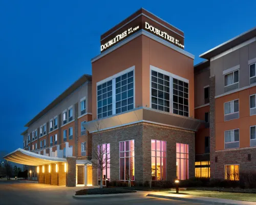 DoubleTree by Hilton Oklahoma City Airport Hotels near Grant Square