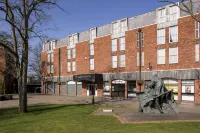 St James Hotel - parking