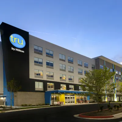 Tru by Hilton Atlanta Galleria Ballpark Hotels near Cobb Convention Center (Cobb Galleria Centre)