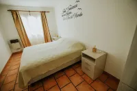 Central Apt Steps from San Martin Street w/ WiFi - spa
