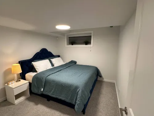 Landmark New & Entire Basement Suite - Bungalows