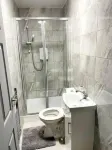 Beautiful 4-Bedroom Home for 8 in Liverpool - Pensions