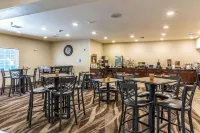 Cobblestone Hotel & Suites - Erie - parking