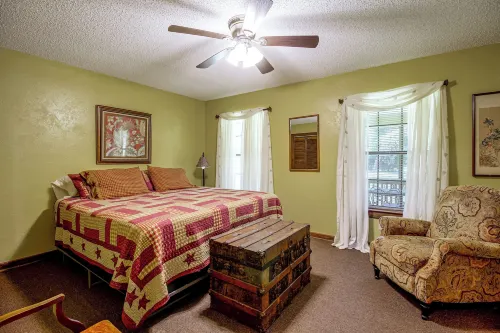 Centrally Located Nature Escape in Trenton -  Privatzimmer