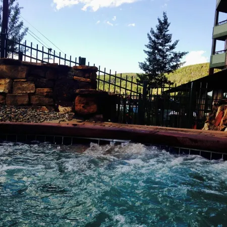 Amazing location! TRUE Ski-In/Out @ Winter Park Slopeside ZML. Sleeps 9, 2BR/2BA