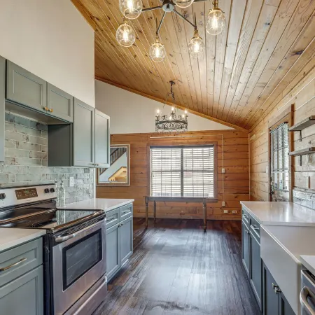 Cabin Near Bastrop State Park, 30 Mi to Austin