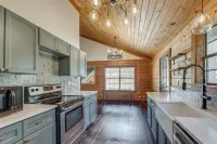 Cabin Near Bastrop State Park, 30 Mi to Austin - 3-Star