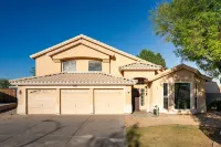 Desert Oasis Pool Spa Pickleball Theater - Jacuzzi