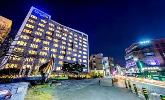8. 더퍼스트70호텔..