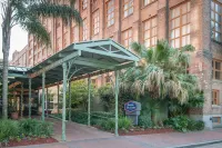 Hampton Inn & Suites New Orleans-Convention Center - parking