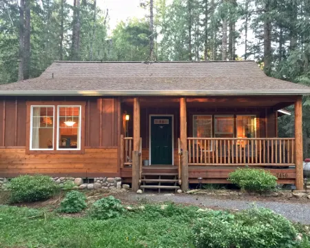 Glacier Springs Cabin 2Bedrooms, 2 Baths - Hot Tub & Pet Friendly! Hoteles en Deming