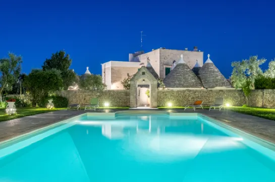 Romantic Trullo in Ancient Farm with Pool and Tennis Court