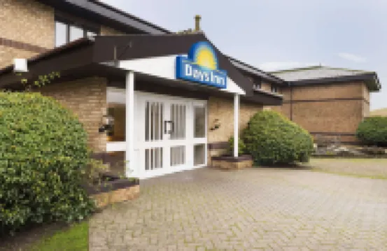 Days Inn by Wyndham Abington M74 Hotels in 