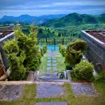 Mountain Trails | Rooms in a Pool Villa Hotel a 