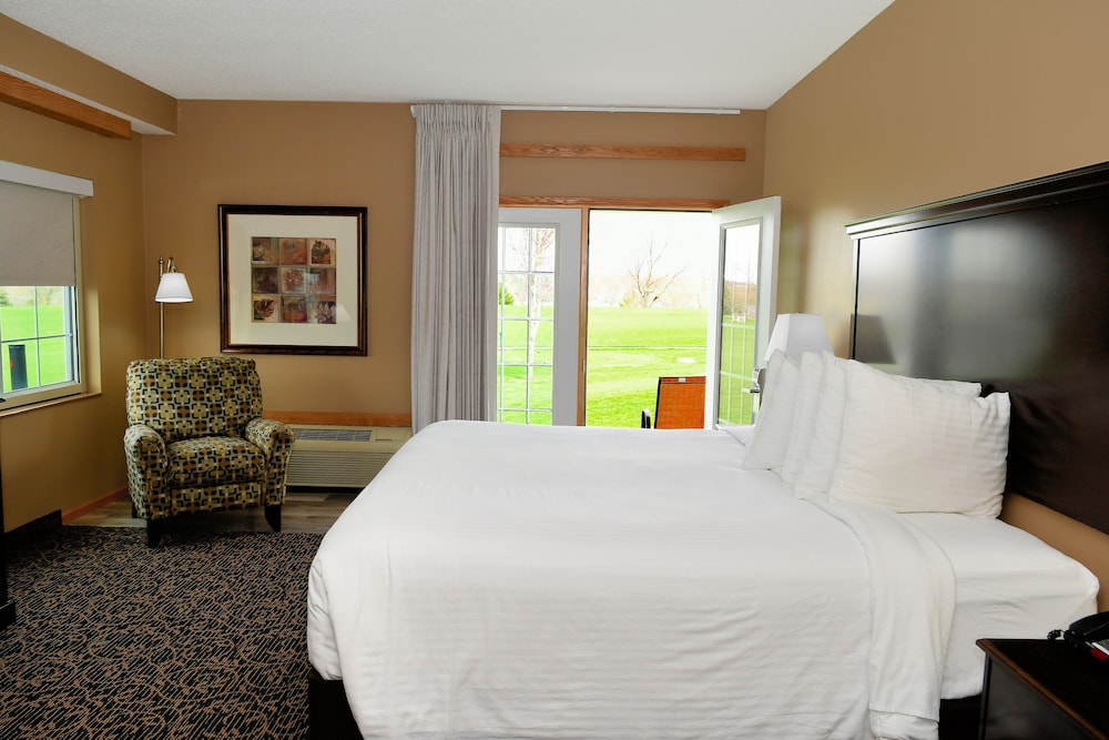 Cobblestone Inn & Suites - Denison Majestic Hills