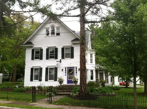 18 Vine Inn & Carriage House Hotels in Hammondsport