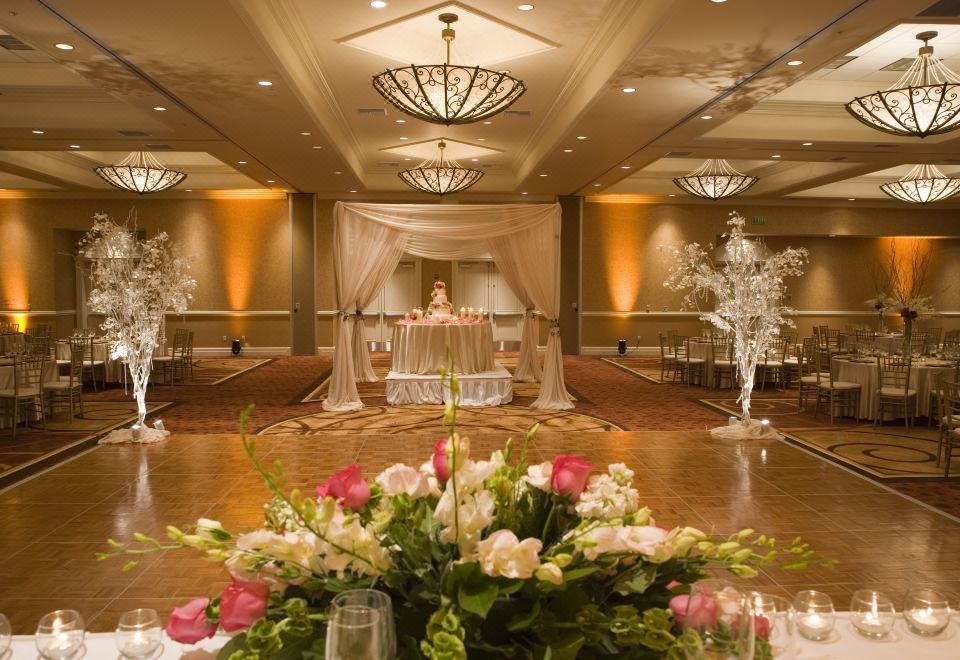 [DoubleTree Suites 객실 내부 이미지]