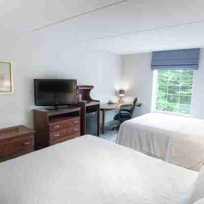 Hampton Inn & Suites Berkshires-Lenox Rooms