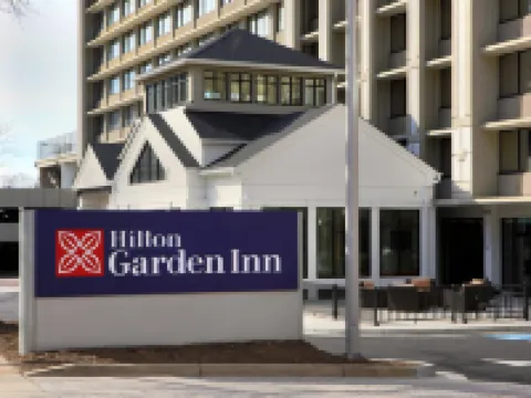 里根國家機場希爾頓花園飯店 阿靈頓公墓附近的飯店