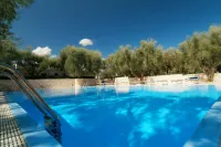 "saracena" Superior Holiday Home with Swimming Pool and Private Beach - Pools
