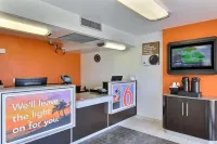 Motel 6 Lompoc, CA - Hot Tub
