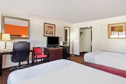 Travelodge by Wyndham Dodge City KS - parking