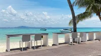 Phi Phi Holiday Resort - Pemandangan Pantai