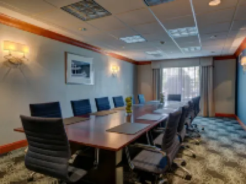 โรงแรม ฮอลิเดย์ อินน์ โฮเทล แอนด์ สวีทส์-มิลวอกี แอร์พอร์ต บาย IHG โรงแรมในมิลวอกี