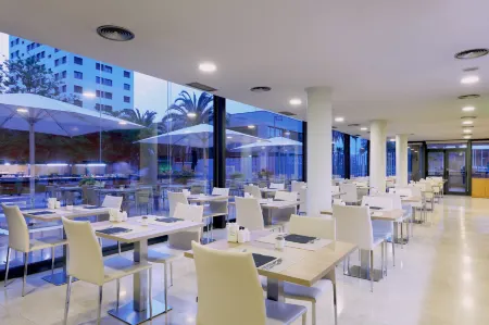 Catalonia Barcelona Beach Отели рядом с достопримечательностью «Парк Форум»