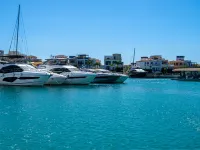 Sanders Elgio - Neat 3-Bdr Apt with Rooftop Hotels in Agios Athanasios