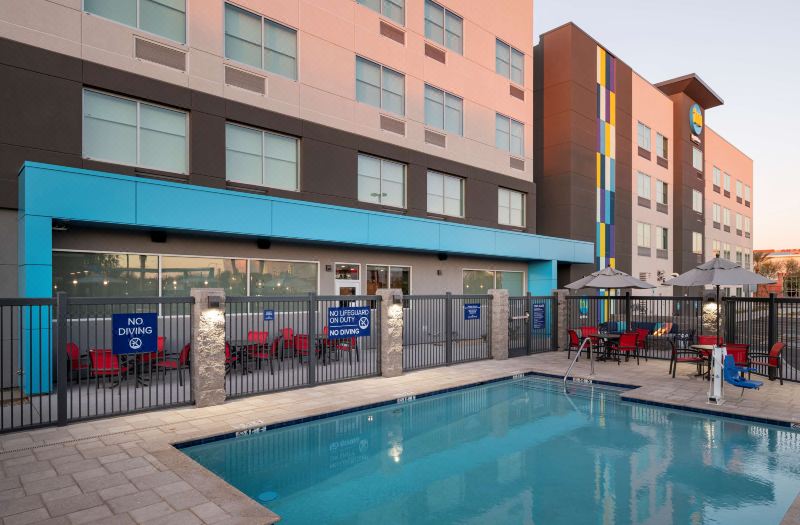 Tru by Hilton Phoenix Glendale Westgate photo 4