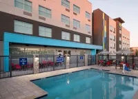 Tru by Hilton Phoenix Glendale Westgate - Pools