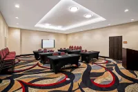 La Quinta Inn & Suites by Wyndham Tuscaloosa  University - Parkplatz