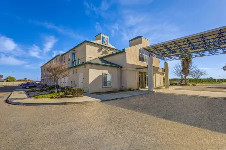 Howard Johnson by Wyndham Lemoore