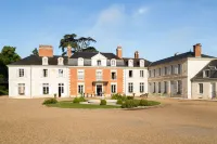 Hôtel & Spa du Domaine des Thômeaux the Originals Relais Hotel a 