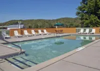 Quality Inn - Pools