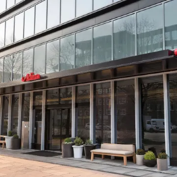 Adina Apartment Hotel Hamburg Speicherstadt Отели рядом с достопримечательностью «Канал Альстерфлет»