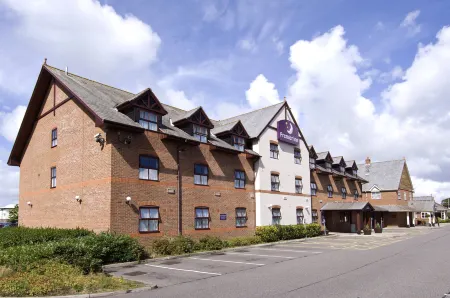 Premier Inn Christchurch West Отели рядом с достопримечательностью «Christchurch Priory»