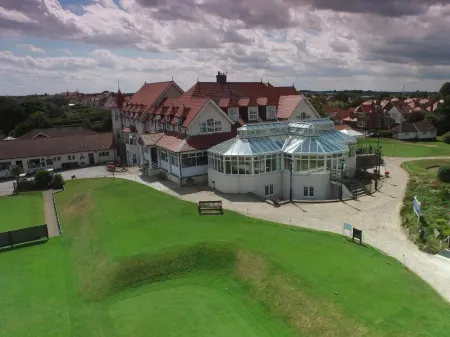 North Shore Hotel Отели рядом с достопримечательностью «Skegness Clock Tower»