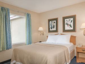 Days Inn & Suites by Wyndham Bridgeport - Clarksburg