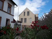 WEINGUT Domhof & SCHLAFGUT Domhof Hotels in der Nähe von Deutsches Weinbaumuseum