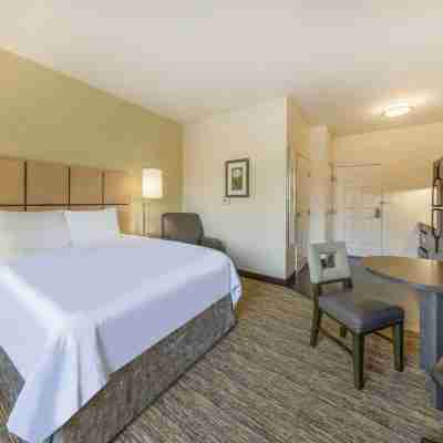 Candlewood Suites Springfield-Medical District Rooms