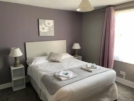 The Kings Head Отели рядом с достопримечательностью «TWI Ltd»