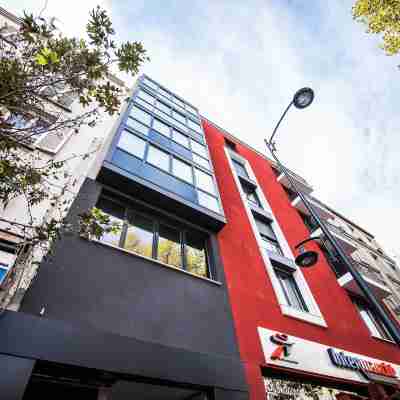 Les Appartements Paris Clichy. Hotel Exterior