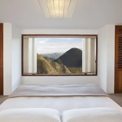 El Crater Hotels near Middle of the World