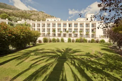 TRH Mijas Отели рядом с достопримечательностью «Iglesia Parroquial de la Inmaculada Concepcion»