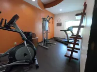 HomeTowne Studios & Suites Washington - gimnasio