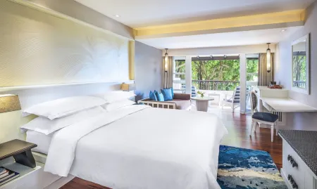 Sheraton Samui Resort Отели рядом с достопримечательностью «Guan-Yu Koh Samui Shrine»