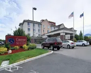 Comfort Suites Airport Hotel a 