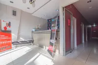 RedDoorz @ Komplek Pontianak Mall Hotels in Darat Sekip